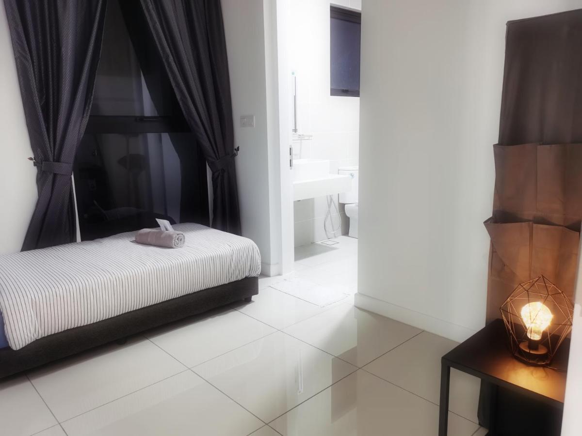 Апартаменты Le Pavillion Puchong By Widebed Upto 6Pax Куала-Лумпур Экстерьер фото