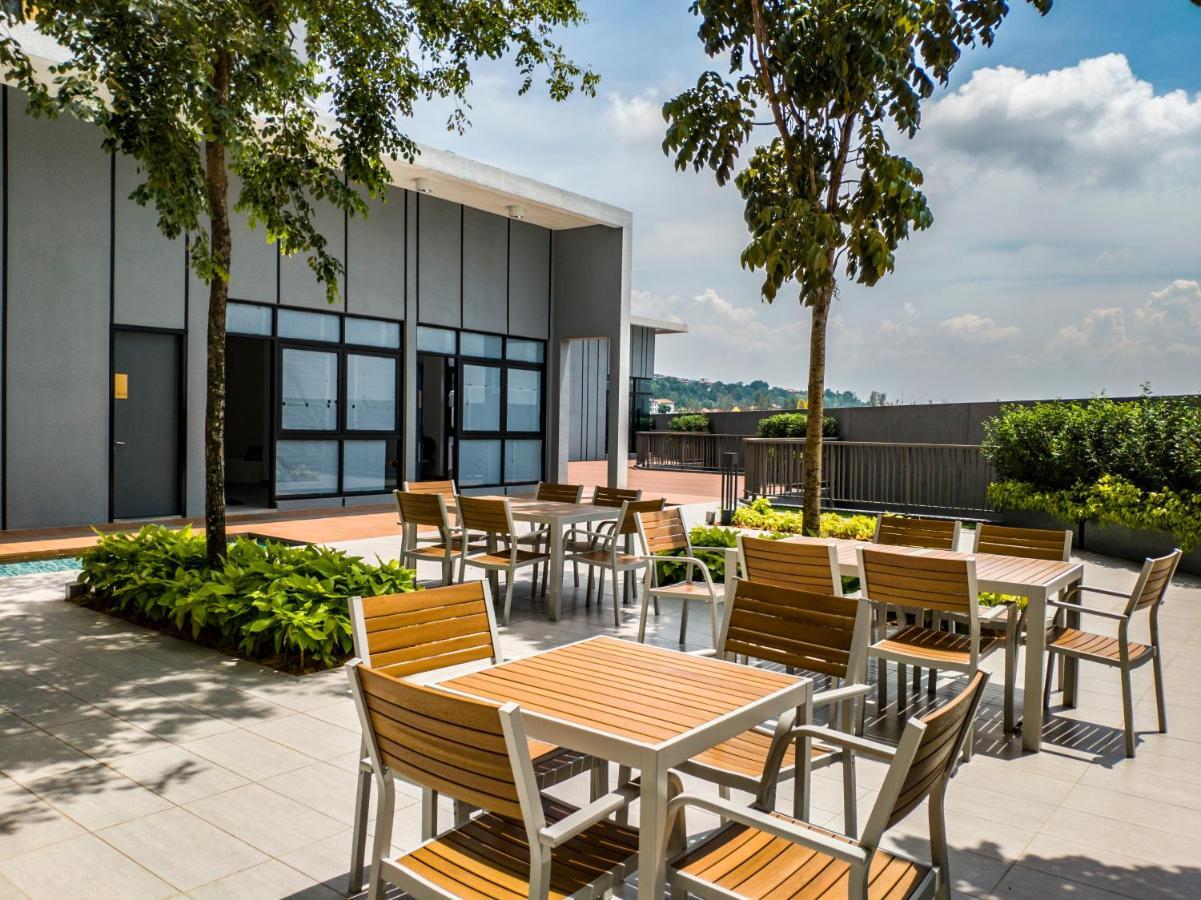 Апартаменты Le Pavillion Puchong By Widebed Upto 6Pax Куала-Лумпур Экстерьер фото
