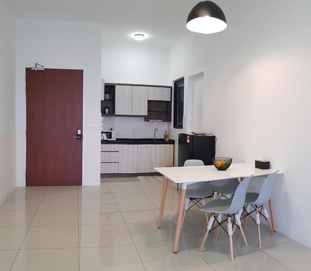 Апартаменты Le Pavillion Puchong By Widebed Upto 6Pax Куала-Лумпур Экстерьер фото