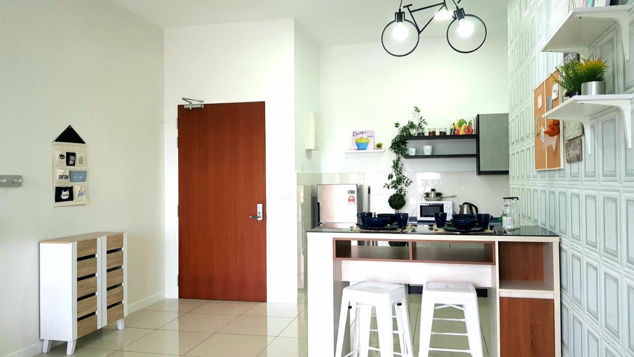 Апартаменты Le Pavillion Puchong By Widebed Upto 6Pax Куала-Лумпур Экстерьер фото